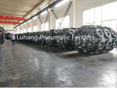 Yokohama Pneumatic Marine Fenders för kajer och kajer